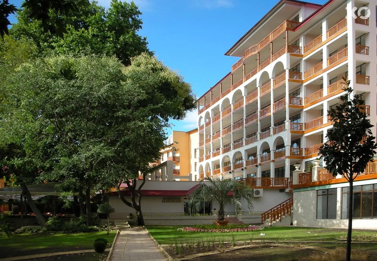 Estreya Residence Hotel