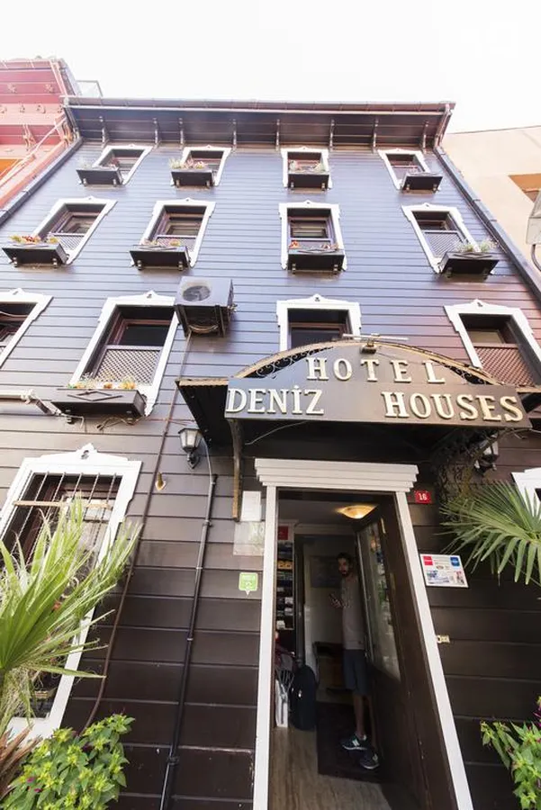 Deniz Houses