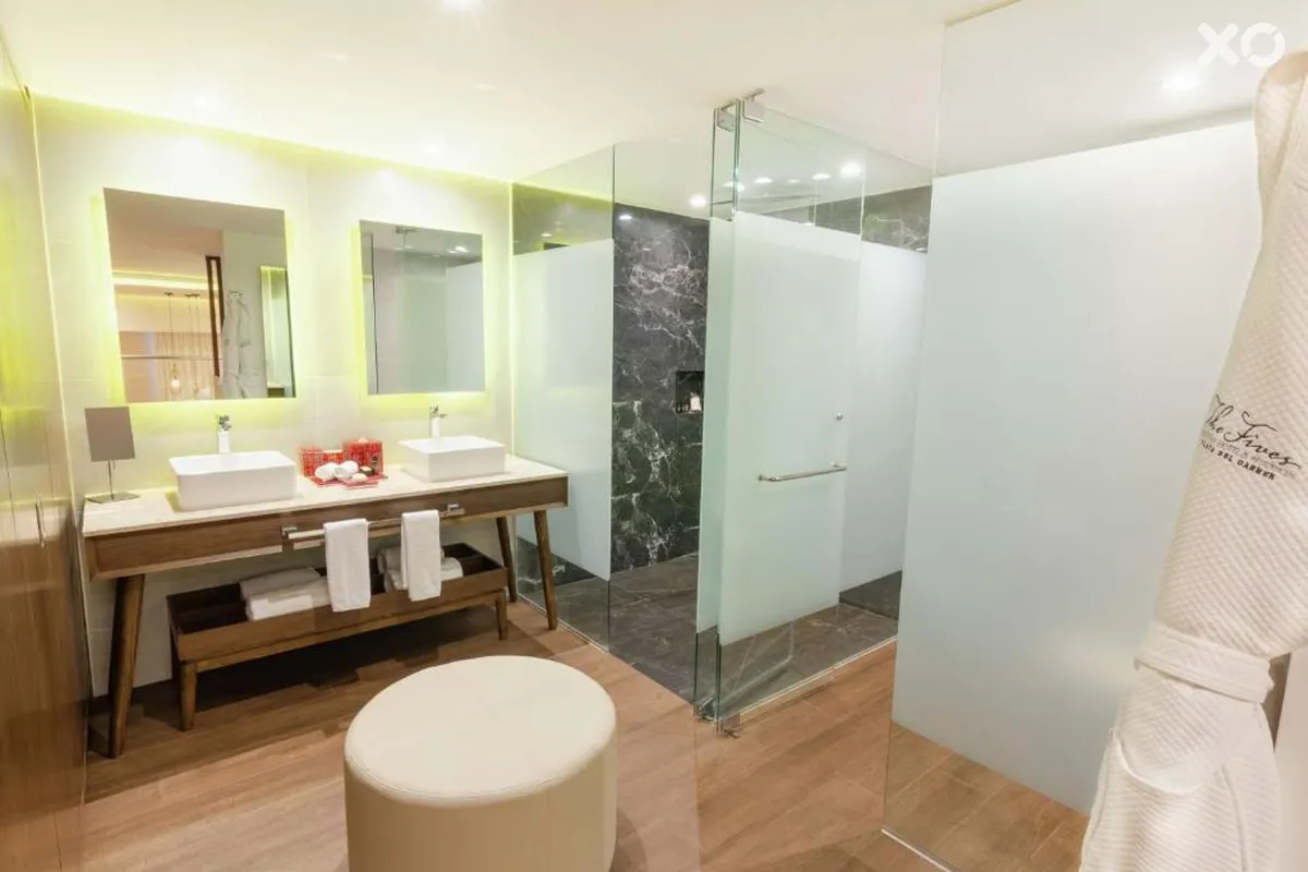 The Fives Downtown Hotel & Residences, Curio Collection by Hilton