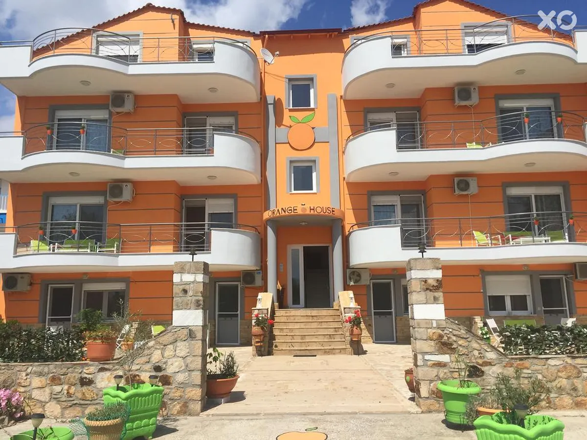 Orange House Apartments