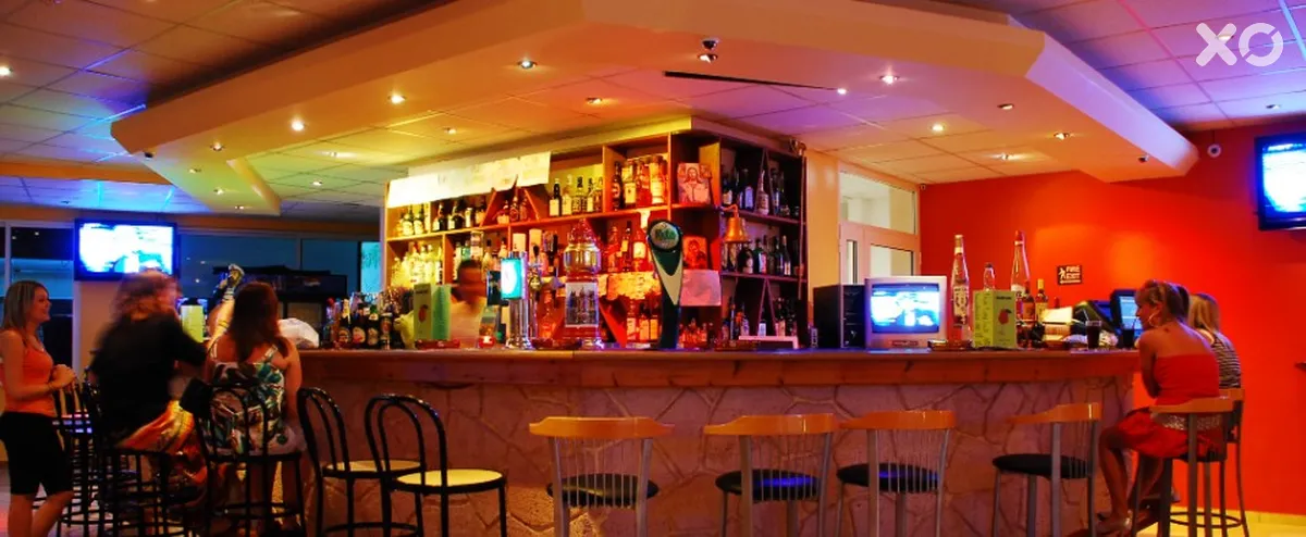Koukounaria Hotel & Suites